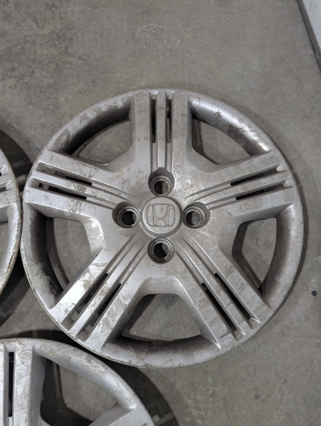 (3)-15 inch 2003 Honda civic wheel covers - photo 4