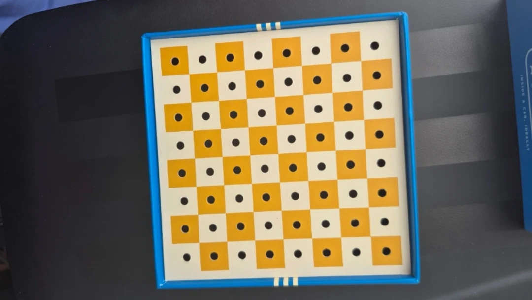 Chess set with book & pegged pieces - photo 4