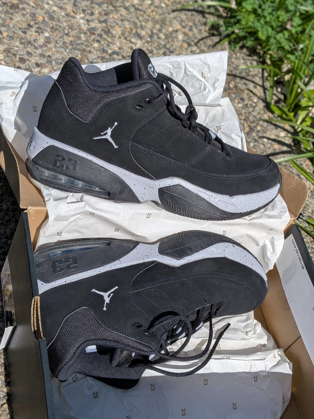 Air Jordan Max Aura 3 'Black Wolf Grey' Sneakers - photo 4