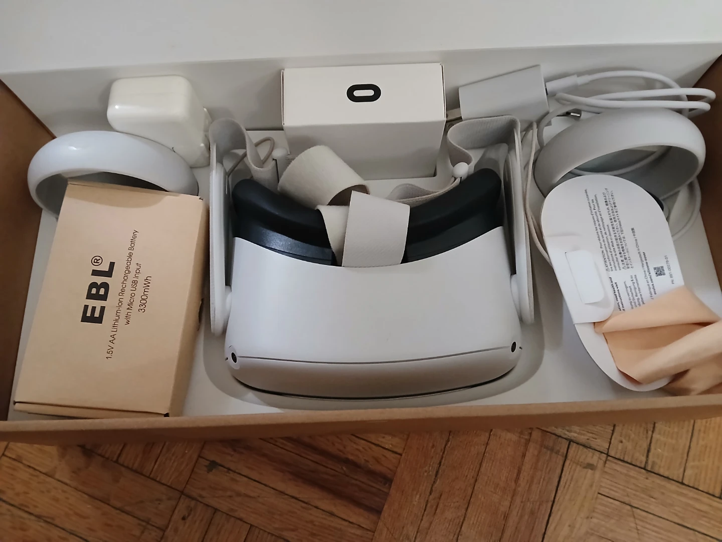 Oculus Quest 2 VR Headset - photo 3