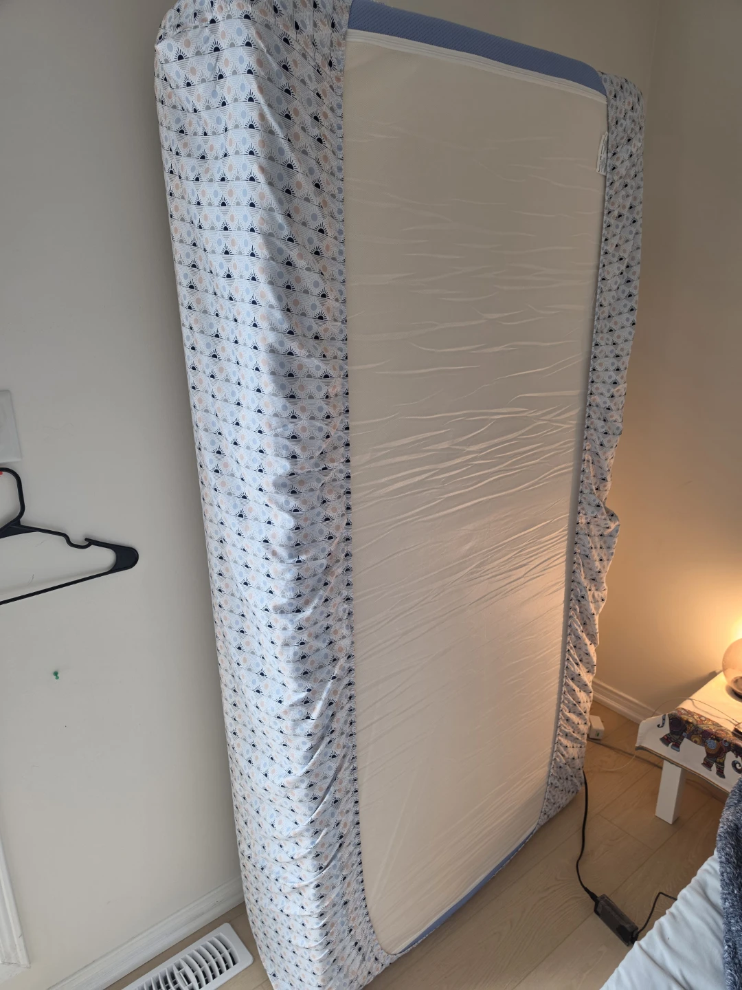 Mattress with Fitted Sheet - photo 2