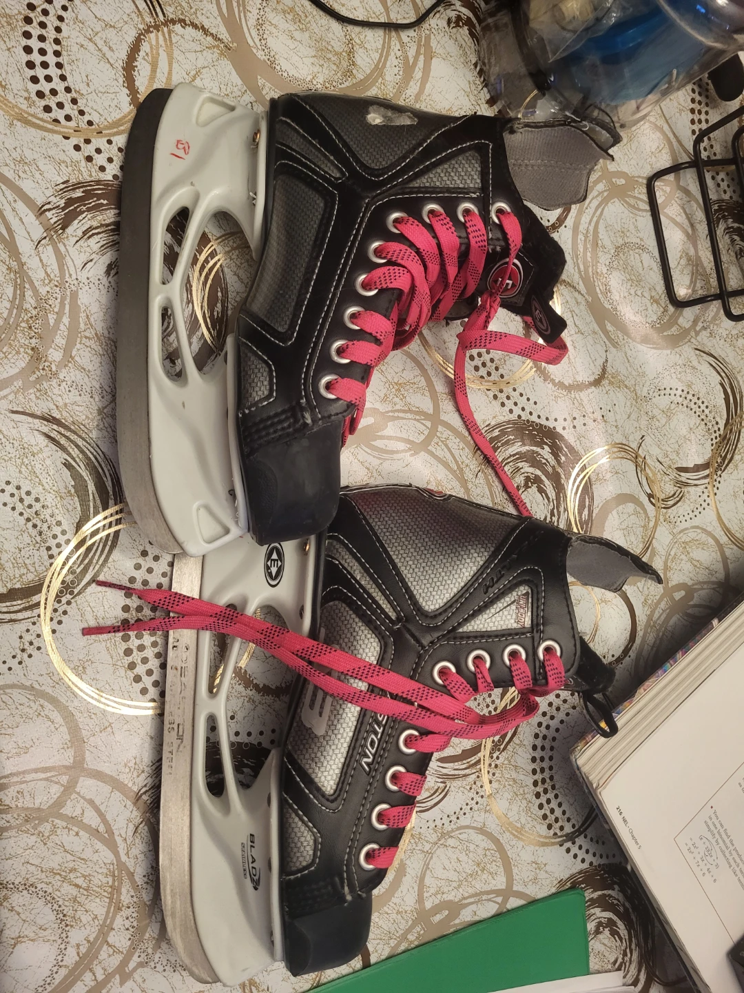 Easton hockey skates (size 3.0) - photo 3