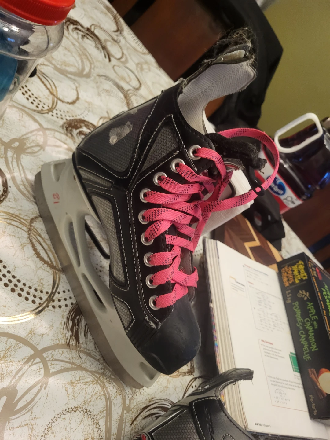 Easton hockey skates (size 3.0) - photo 5