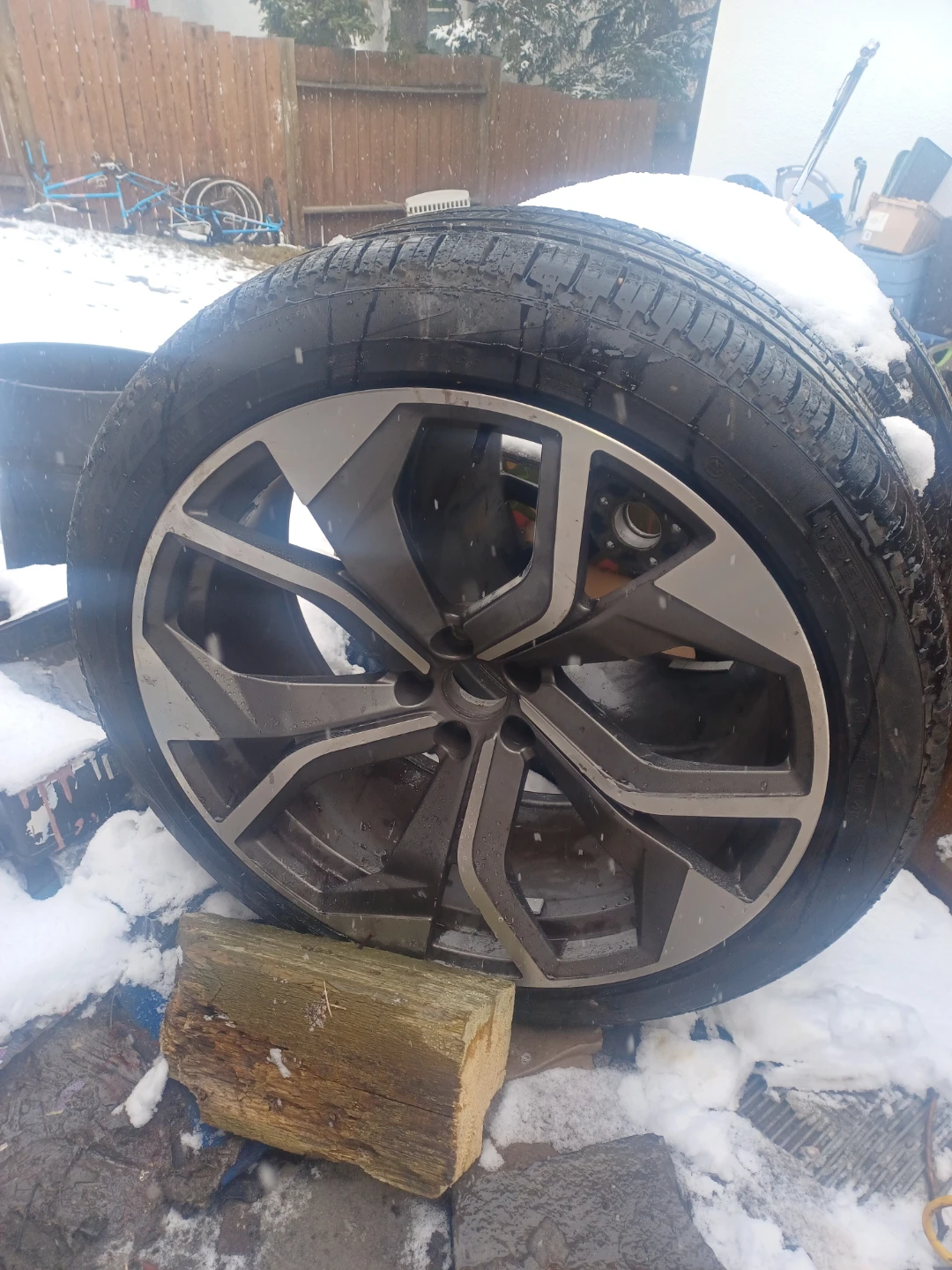 4  22 "Wheel and tire pirelli