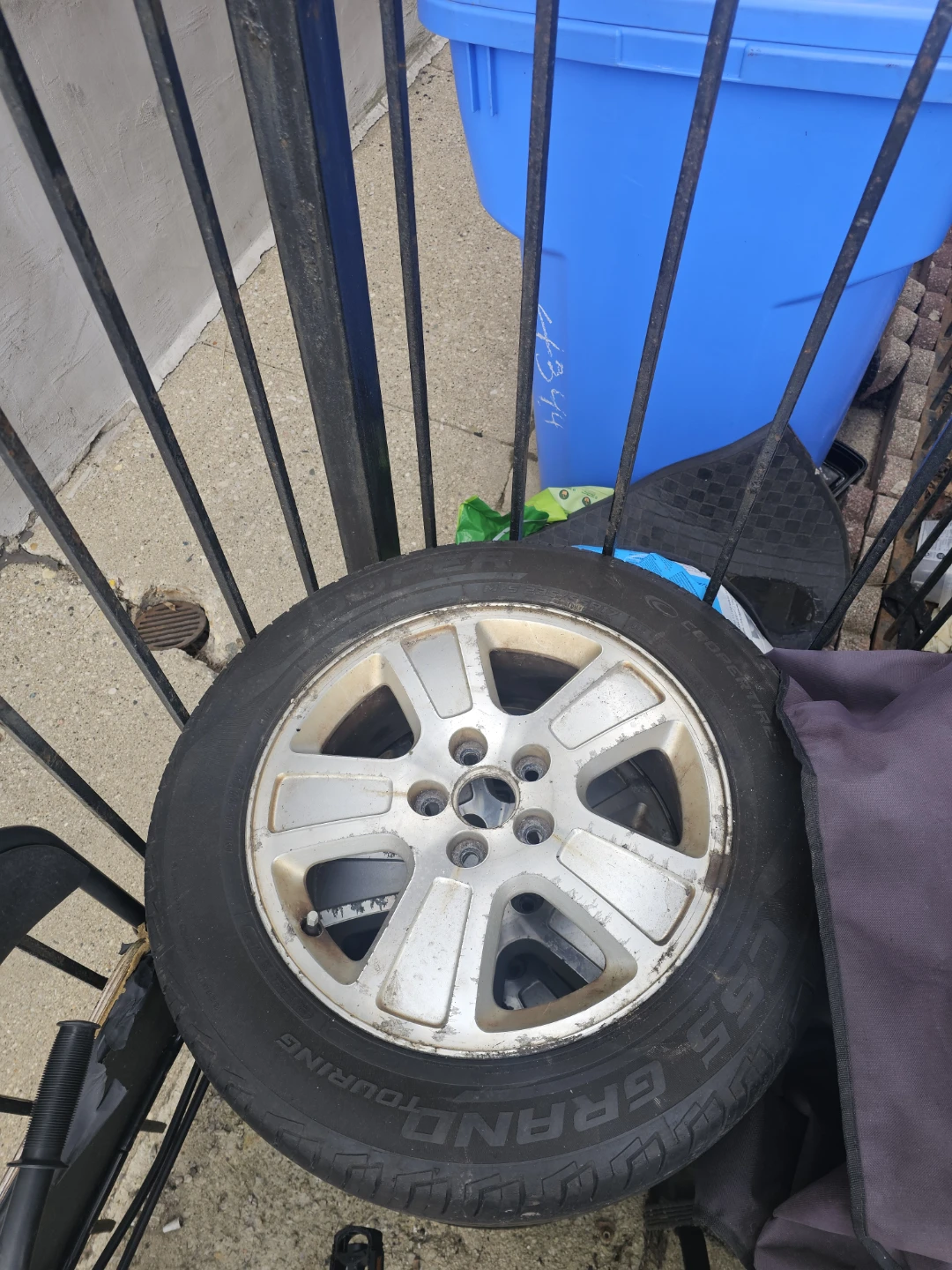 2004 crown victoria lx sport wheels , - photo 2