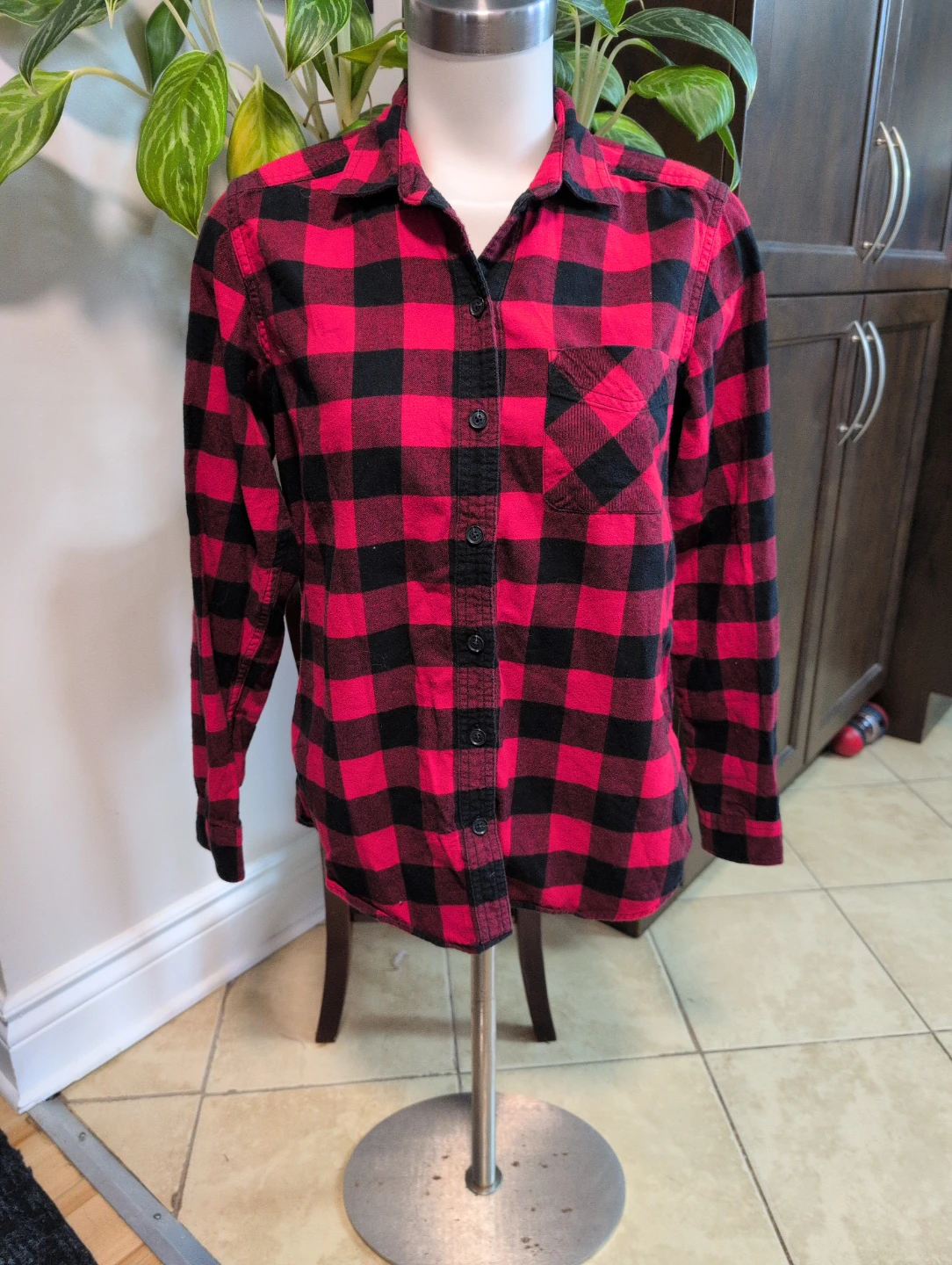 Eddie Bauer Women's Red & Black Plaid Flannel Shirt - Size S