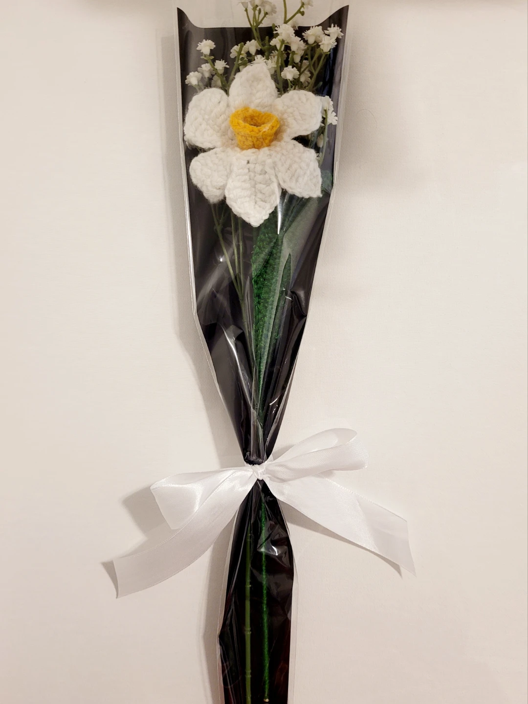 Hand-Crocheted White Daffodil Bouquet or any birth flower