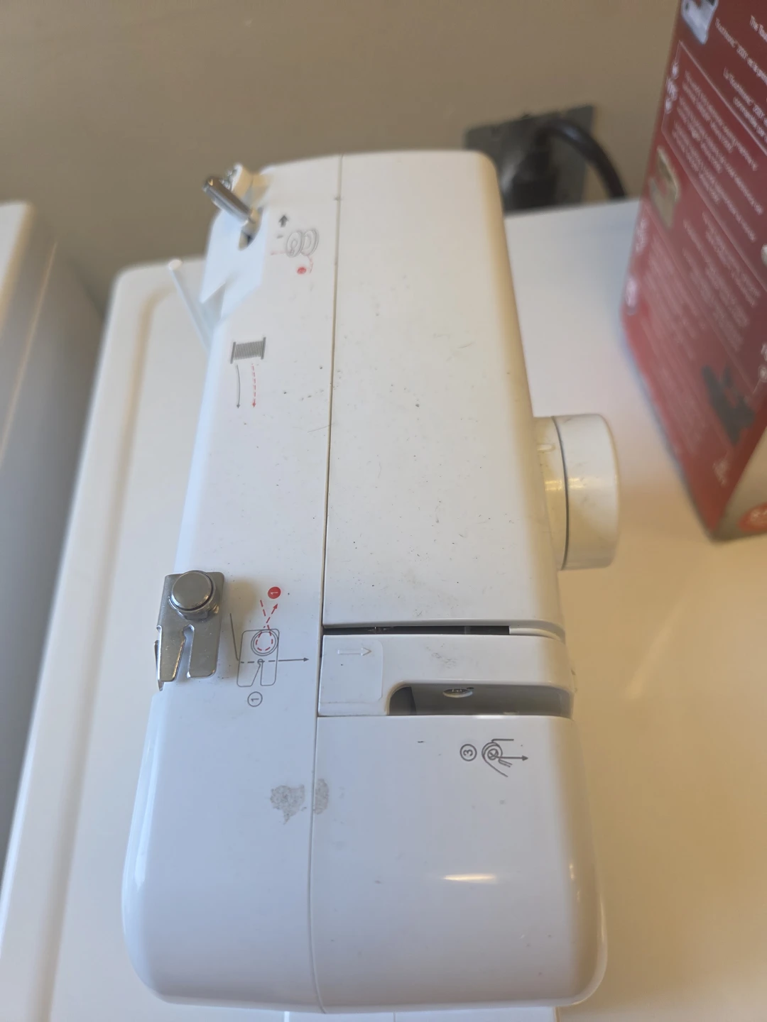 Singer Mending M1000 Sewing Machine - photo 4