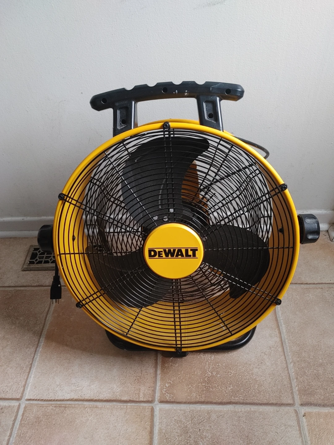 DeWalt 18” Industrial Drum Fan (DXF1840) – Powerful – Like New