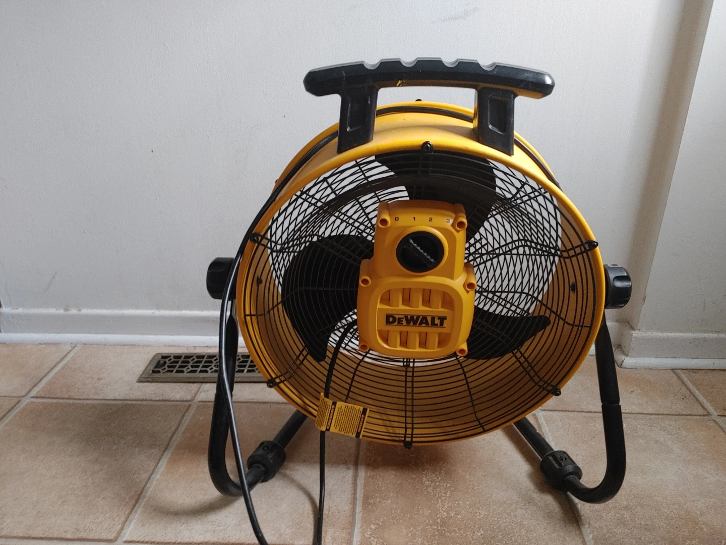 DeWalt 18” Industrial Drum Fan (DXF1840) – Powerful – Like New - photo 2
