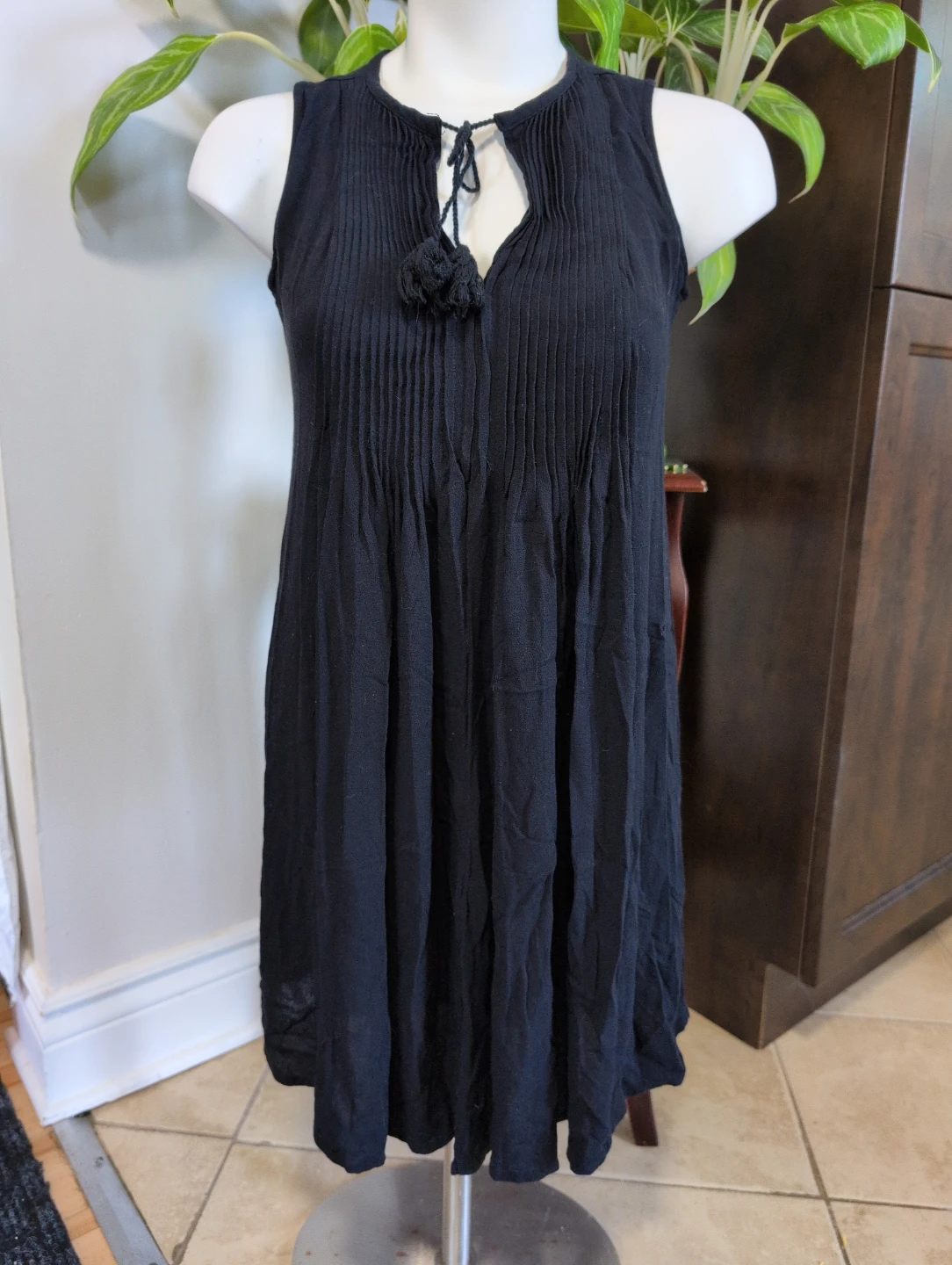 Old Navy Black Sleeveless Dress