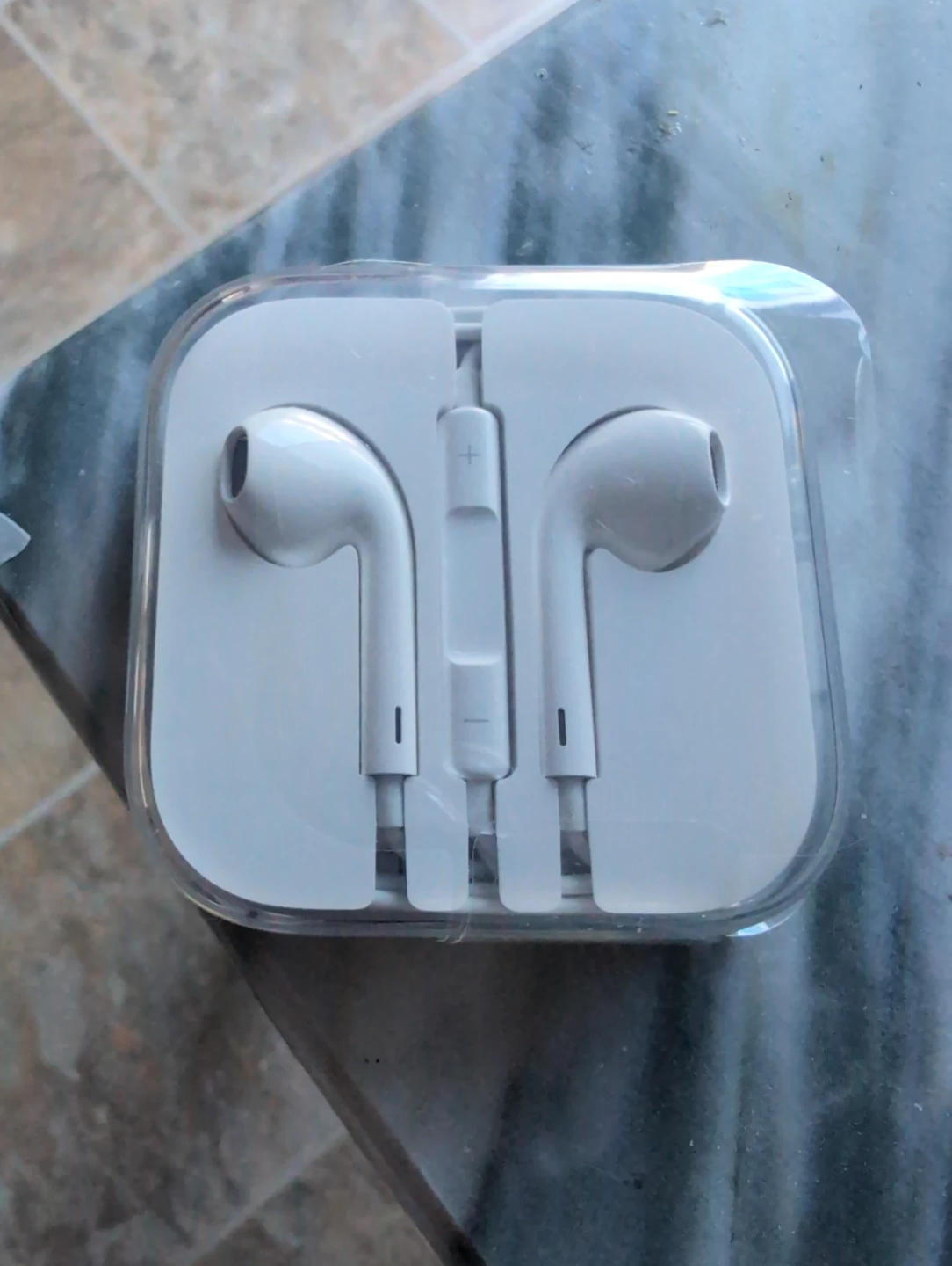 Apple EarPods with Lightning Connector