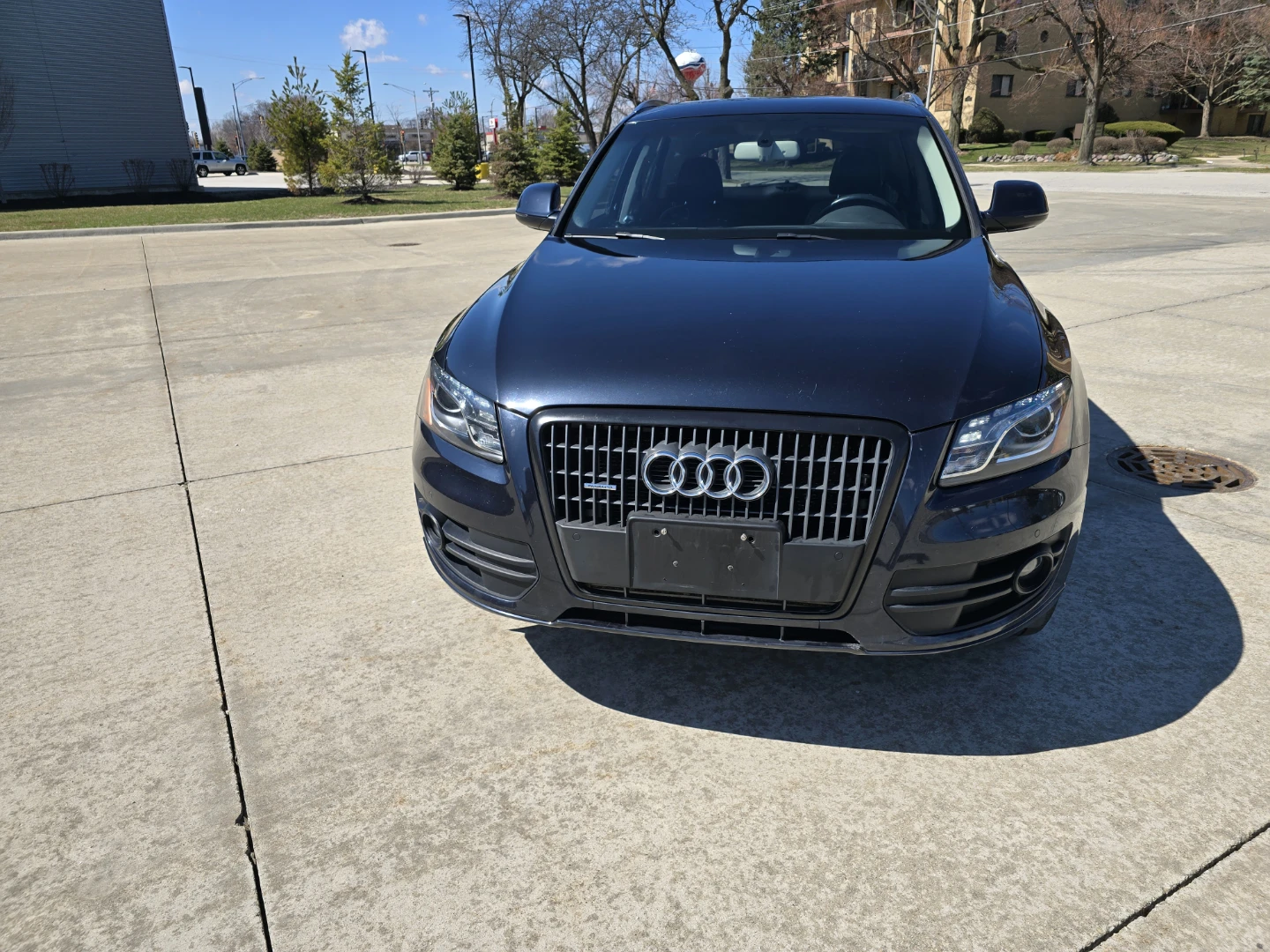 Dark Blue Audi Q5 SUV - photo 2