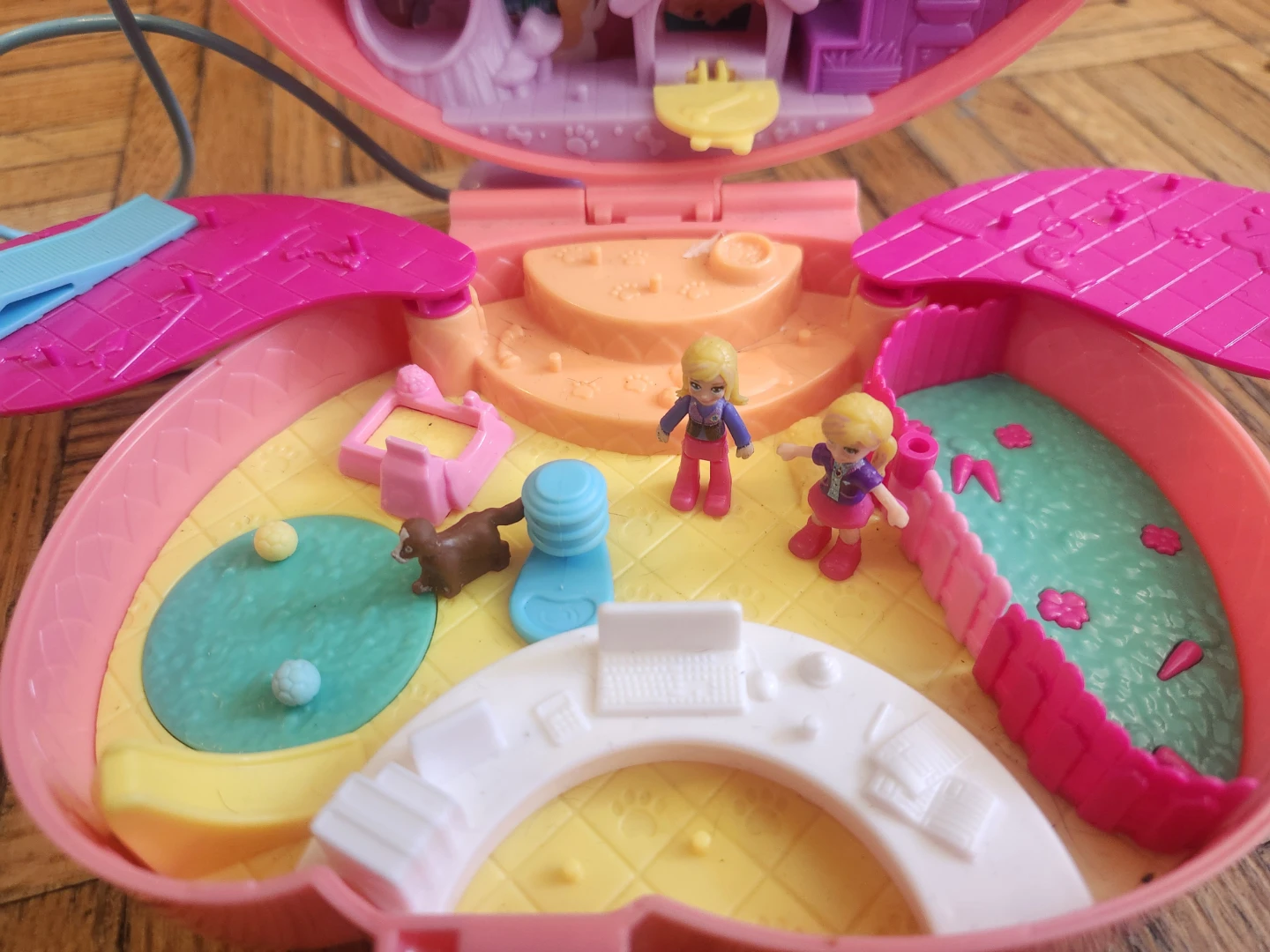 Polly Pocket Pet Care Compact Playset - photo 4