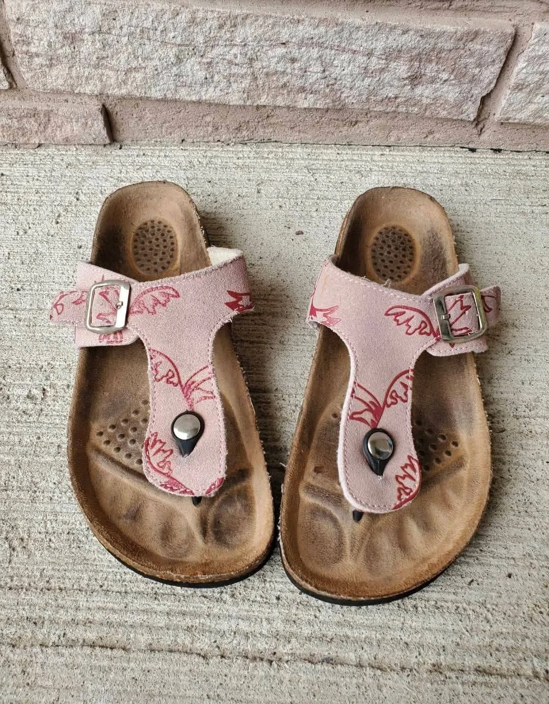 Tru Nari sandals in EU size 37, fit womens size 7.