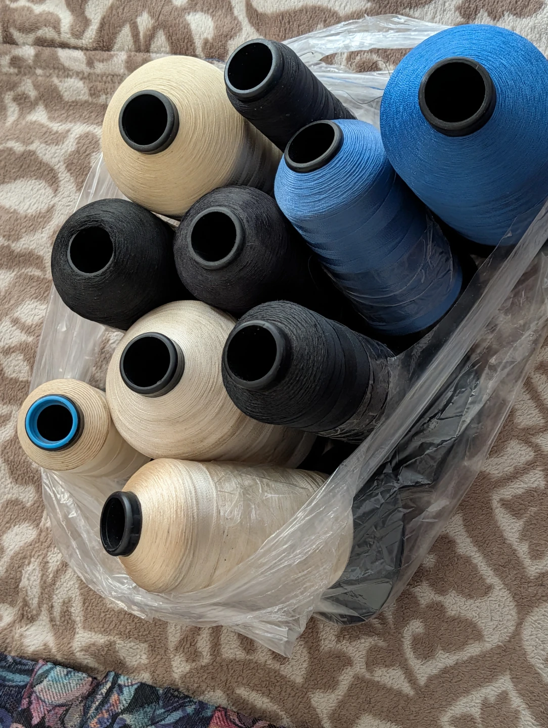 Bundle of 11 Spools of Thread