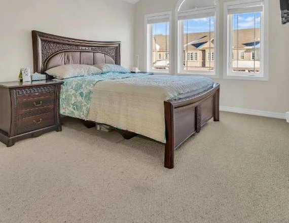 King size dark wood bedroom set - bed, dresser, 2 nightstands - photo 2