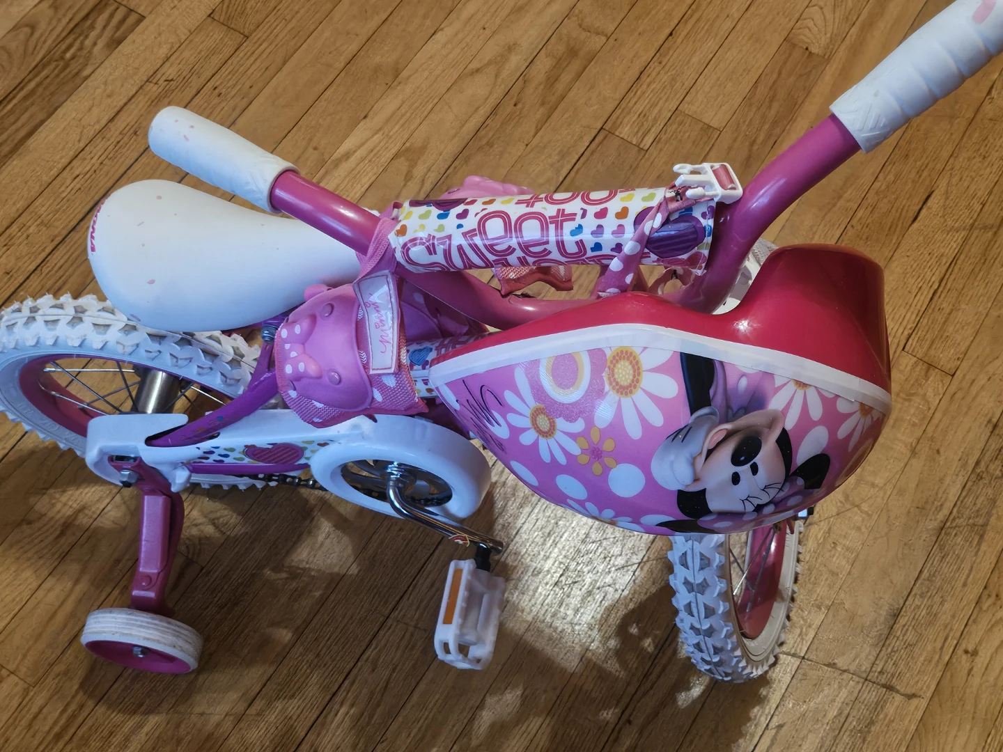 Girls Minnie Mouse Bike with Helmet and Pads - photo 4