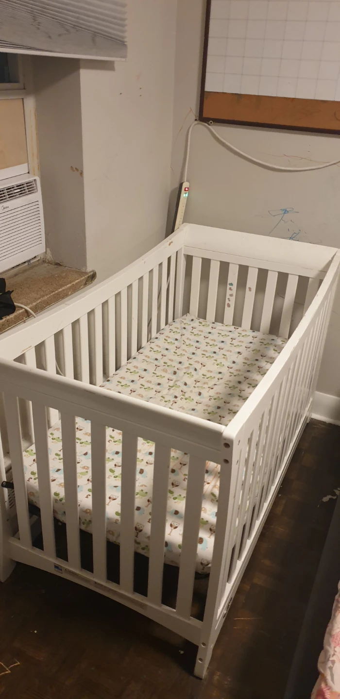 White Baby Crib with Mattress🌱