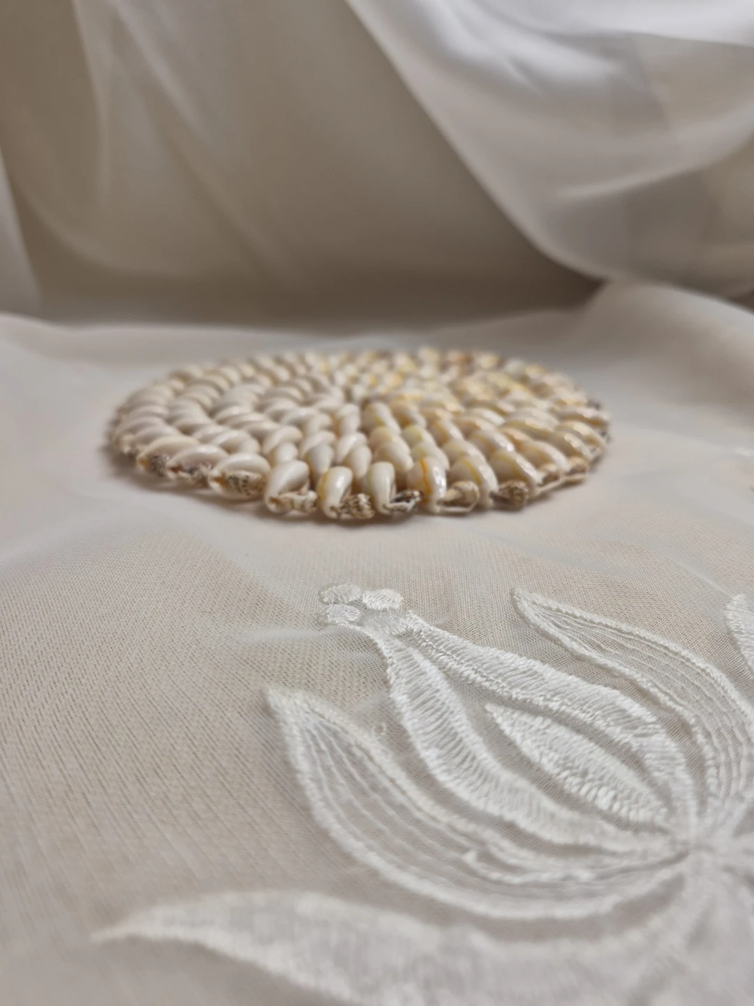 5 3/4" Round Cowry Shell Hotpad, Trivet, Table Decor - photo 3