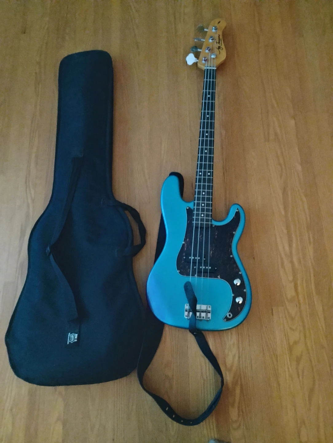 Jay Turser Vintage Series Bass Guitar with Gig Bag
