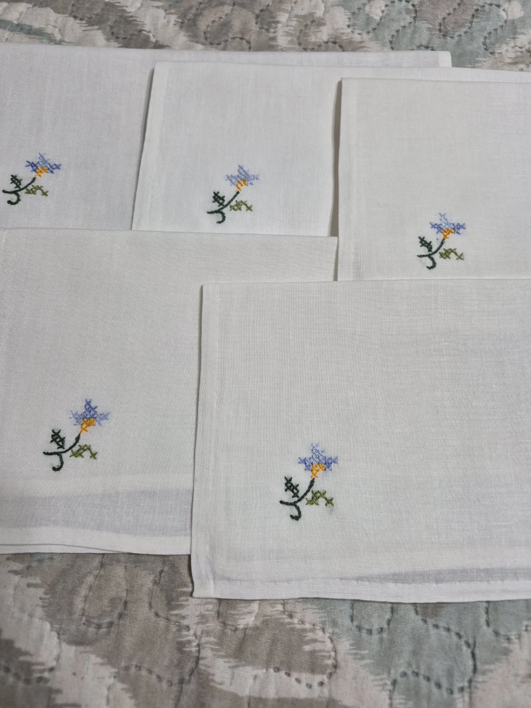 Beautiful Set of 6 Vintage Hand Embroidered White Linen etc. - photo 2