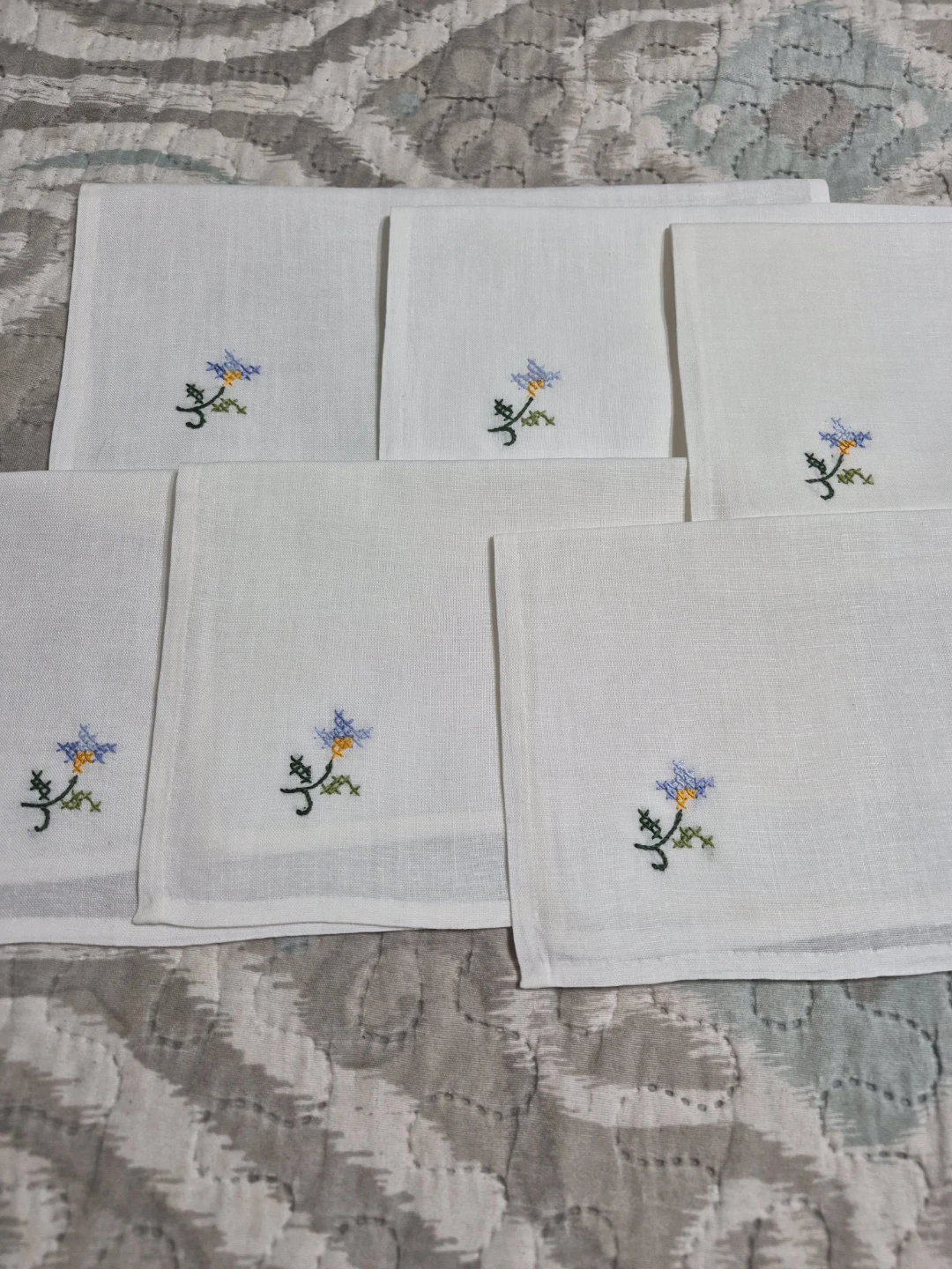 Beautiful Set of 6 Vintage Hand Embroidered White Linen etc. - photo 5