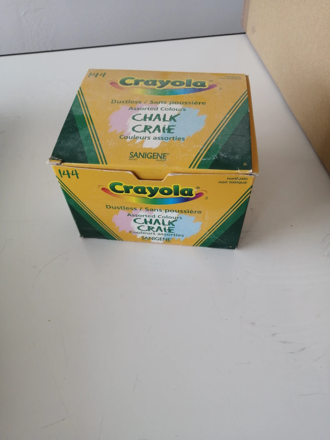 🌱Crayola 144 Assorted Colours Dustless Chalk