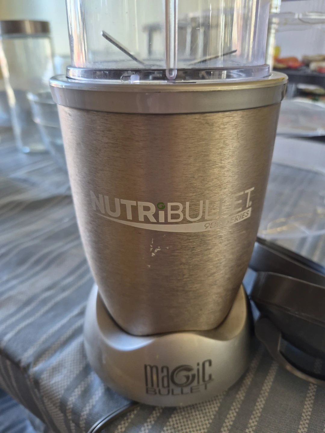 NutriBullet 900 Series Blender with Accessories and Recipe Books