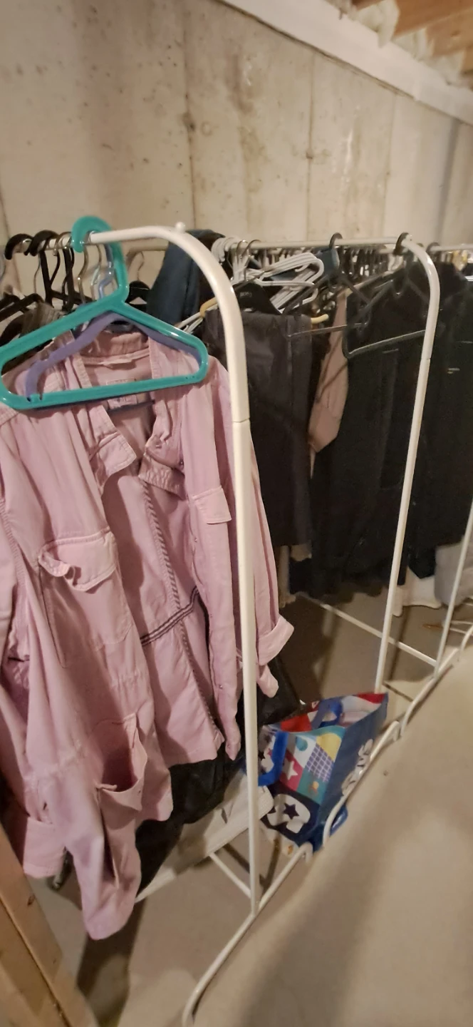 4 Clothing Racks - photo 2