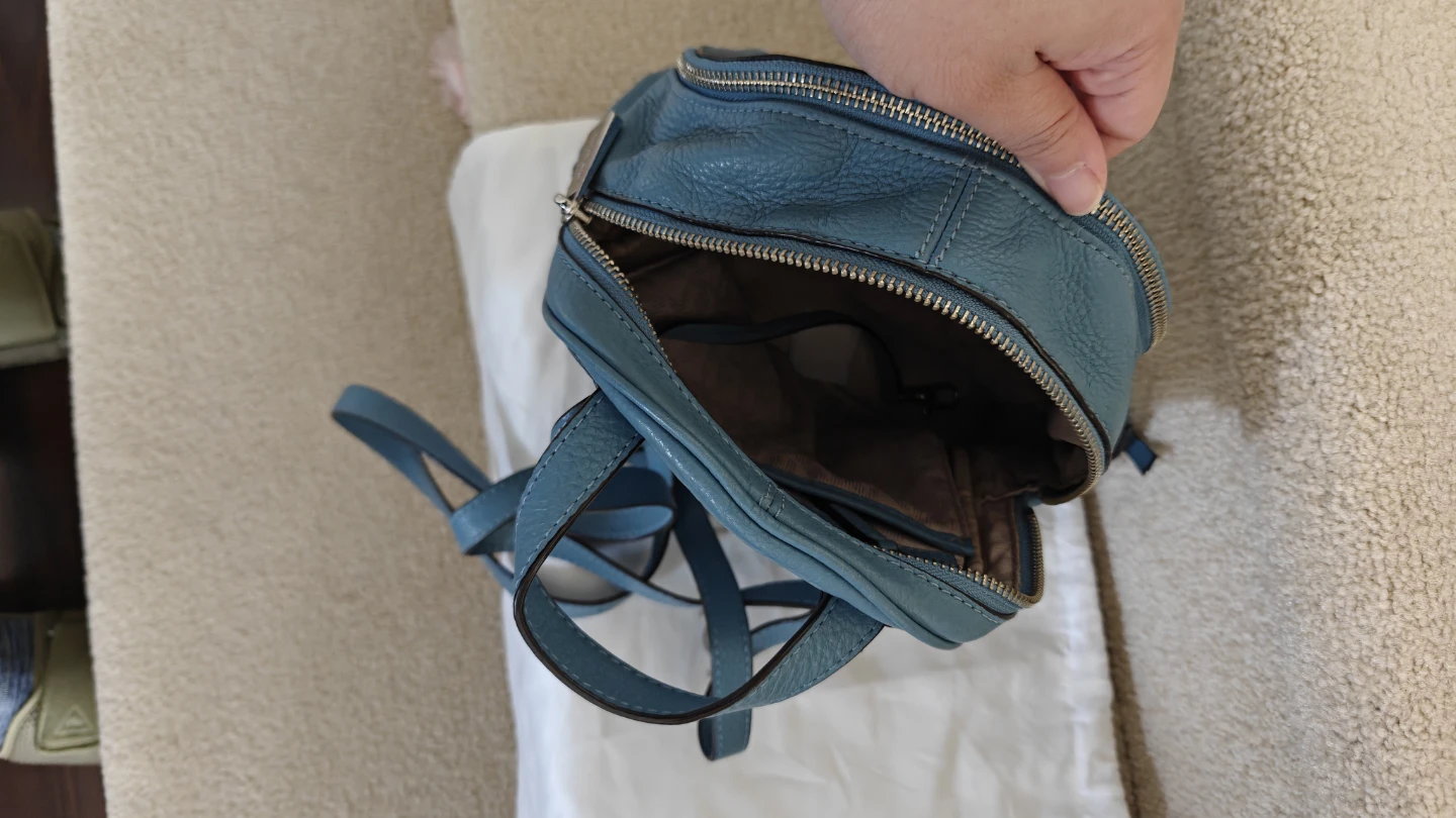 Michael Kors Blue Leather Backpack - photo 3