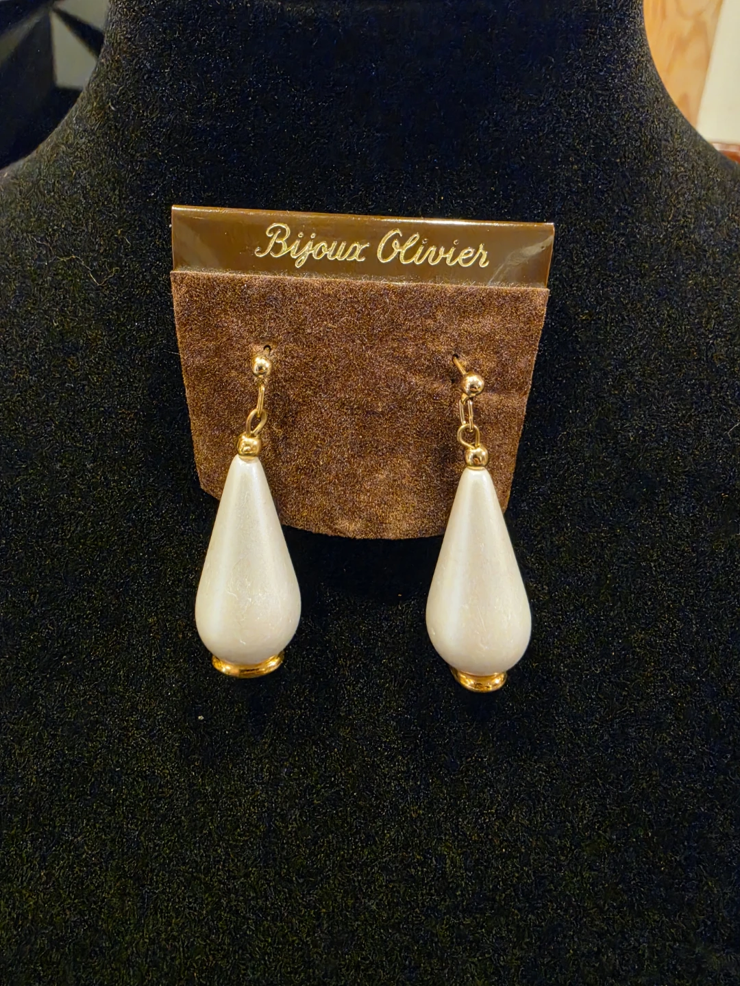 80'  Bijoux Olivier Earrings - White Teardrop and Gold Tones - photo 4