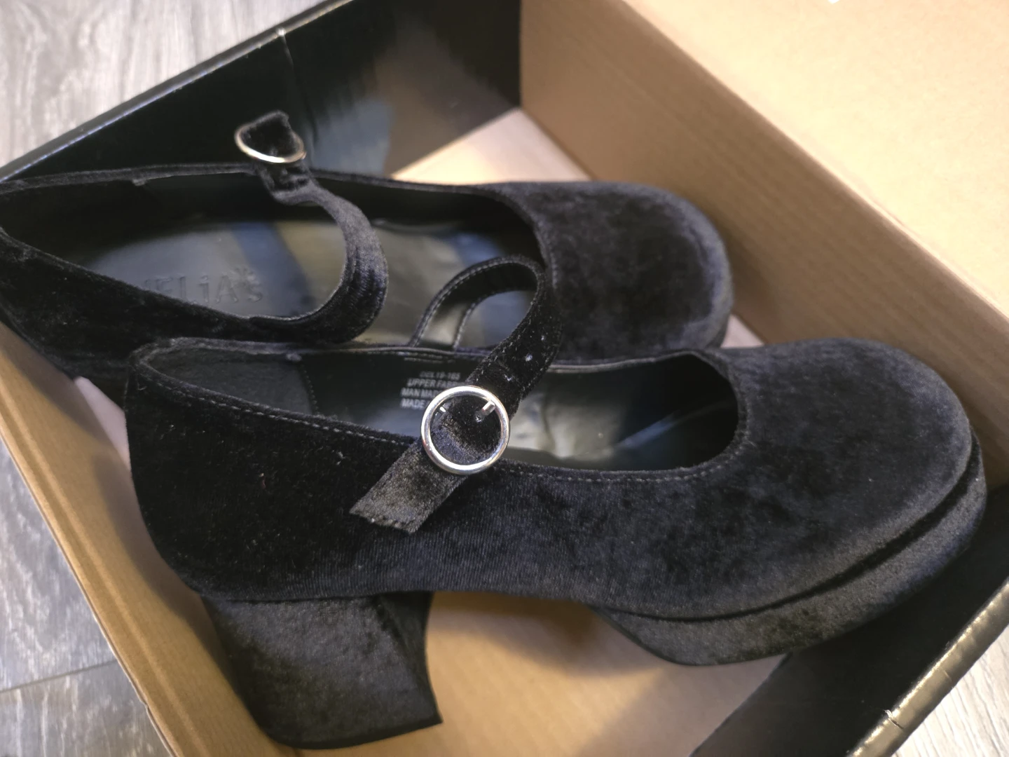 Black Velvet Mary Jane Shoes Size 9 - photo 2