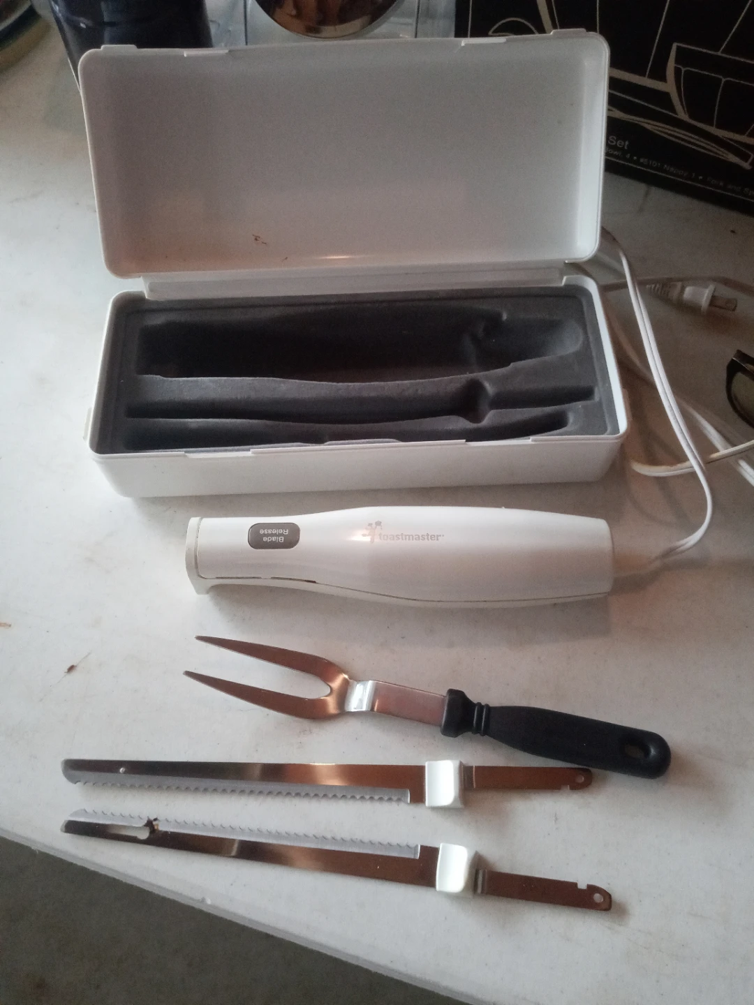 Toastmaster Electric Knife with Case and Carving Fork