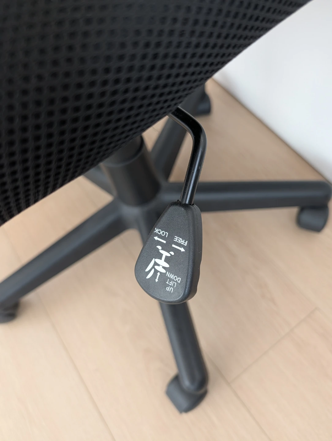 Amazon Basics Chair - photo 2