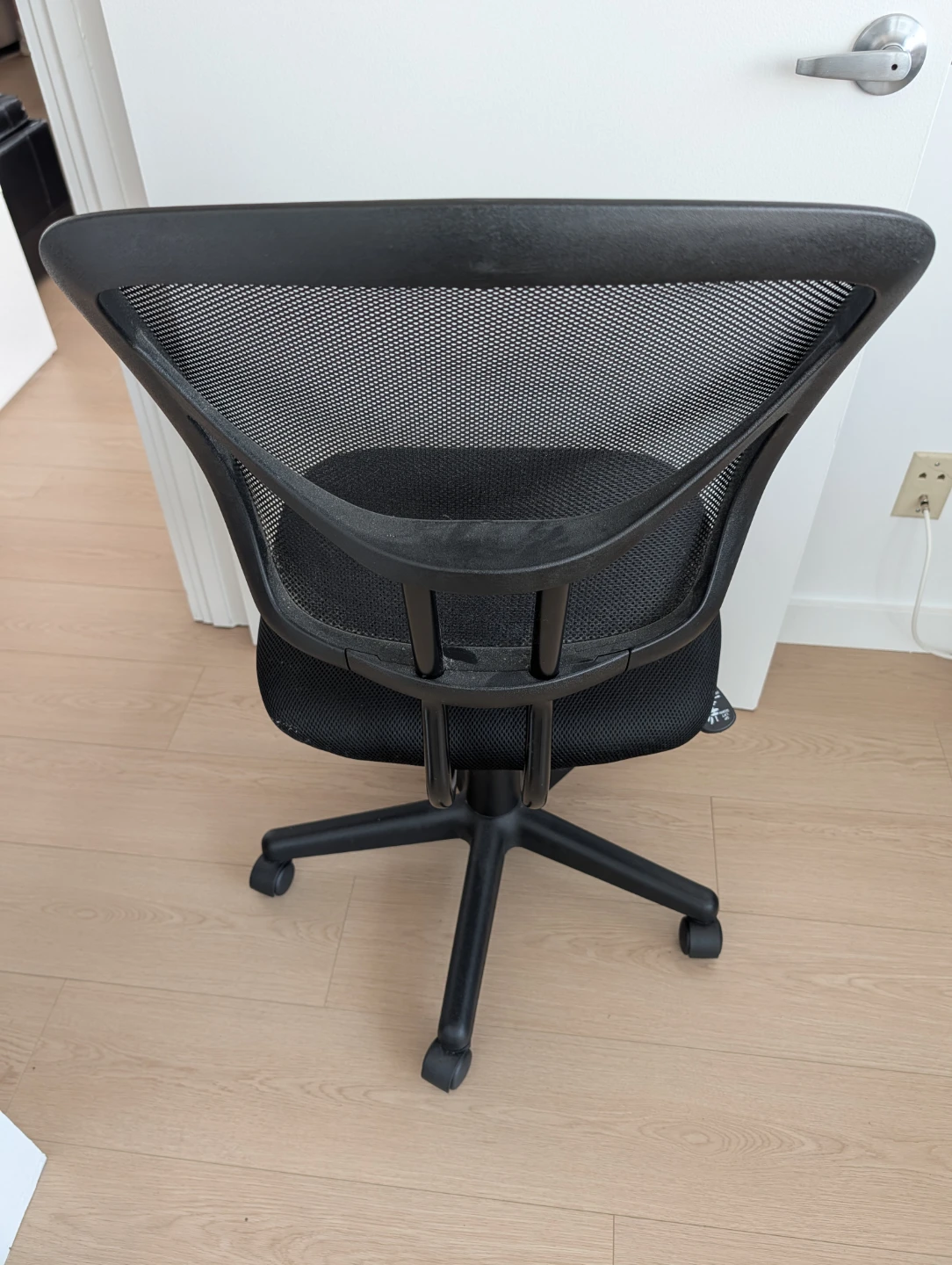 Amazon Basics Chair - photo 3