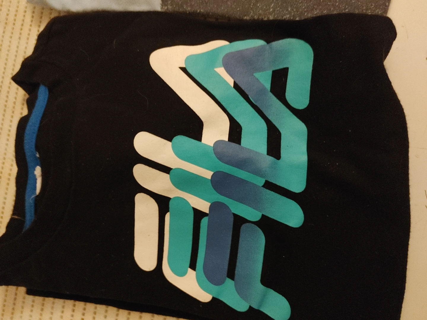 Bundle of 3 Boys T-Shirts: Fila and Hurley - photo 2