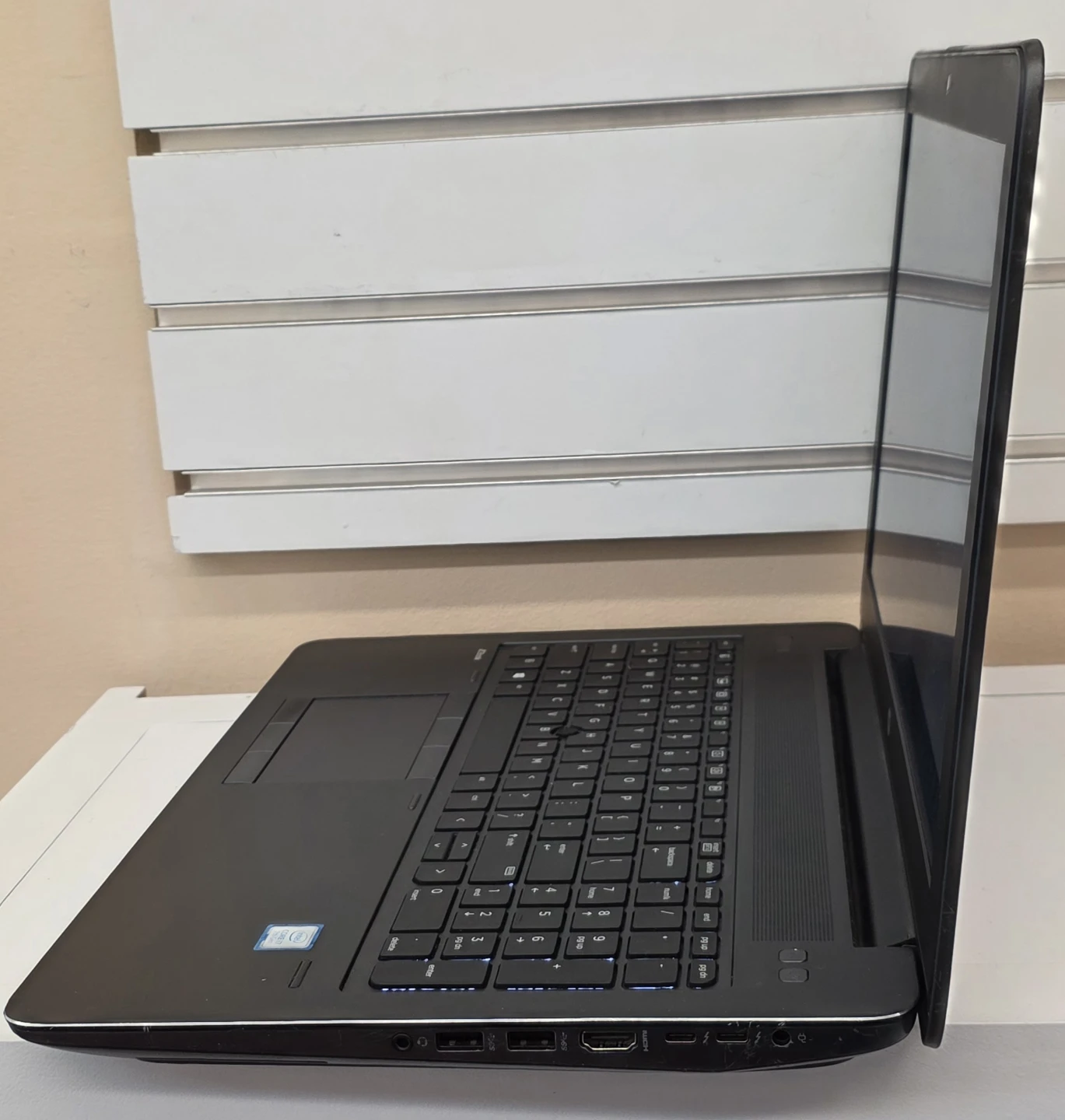 HP ZBook 15  G4 Powerful HP  Workstation - photo 2