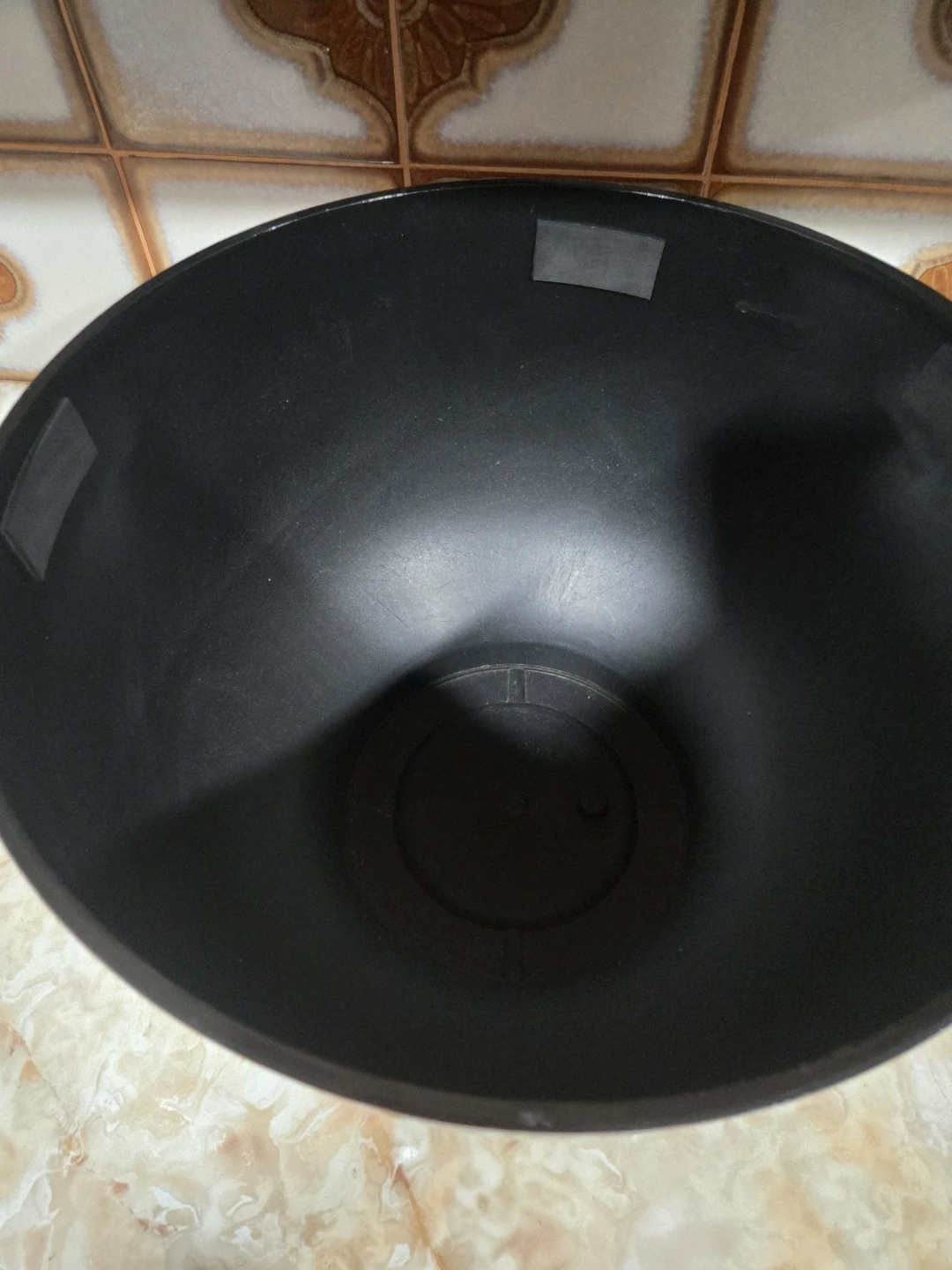 Large Resin Planter.  Light weight. Mint Condition. - photo 3