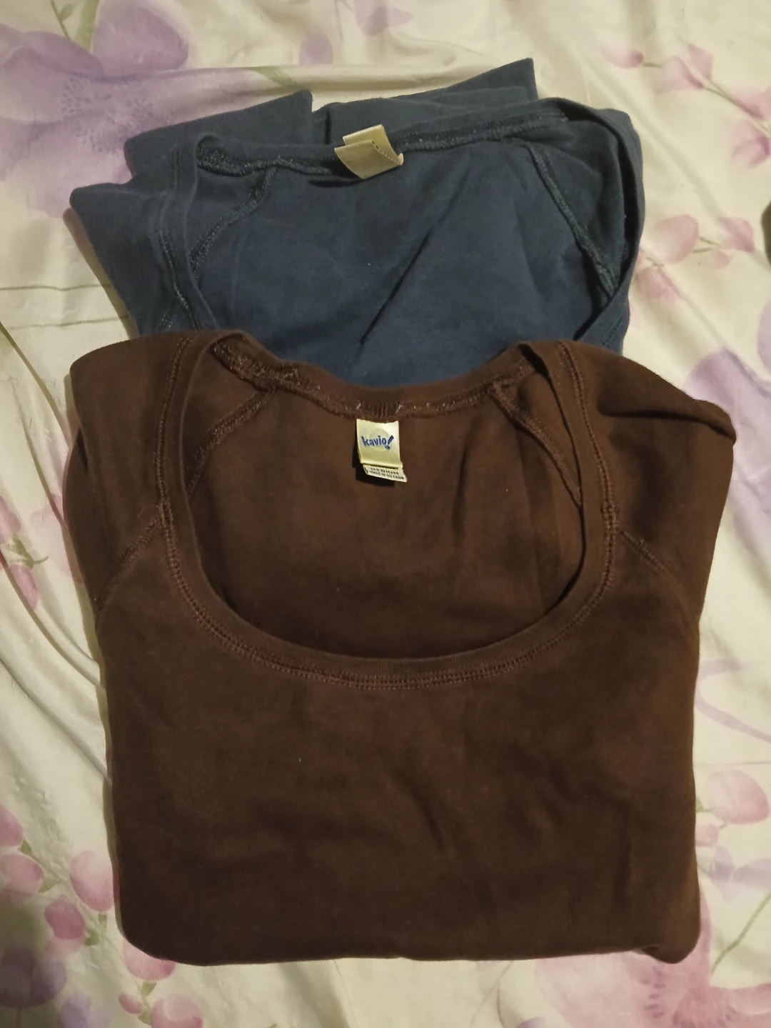 KAVIO! Long Sleeve Scoop Neck Tops - Medium (2 Pack) - photo 3
