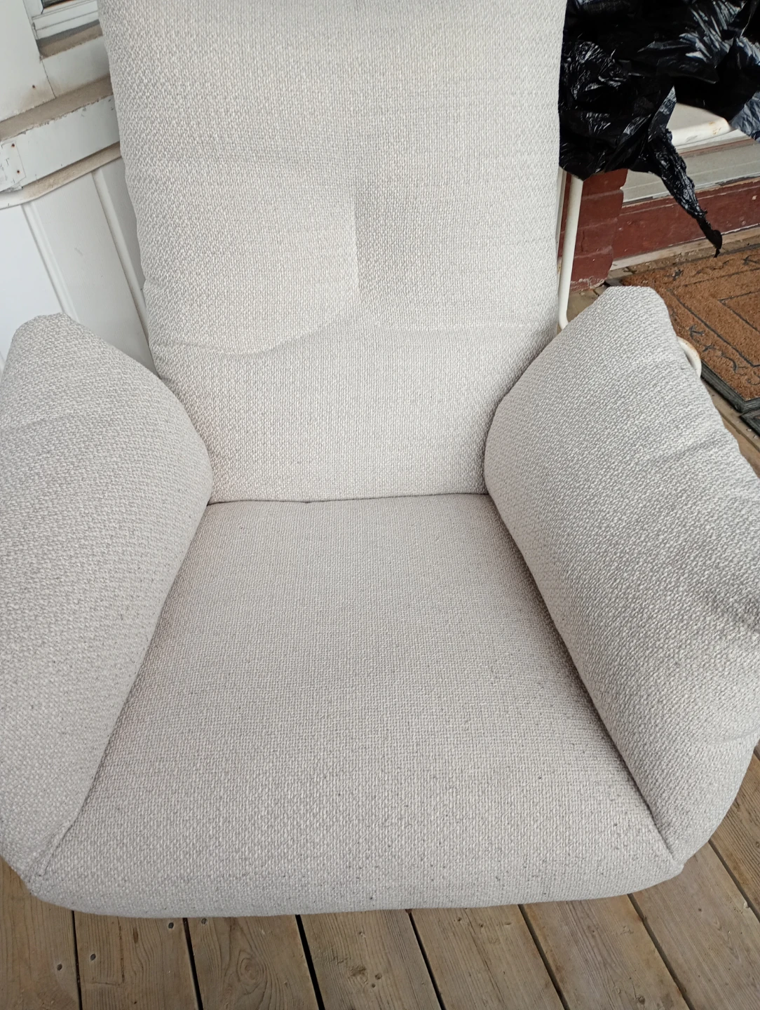 Cream Swivel ArmChair - Moving Sale - photo 3