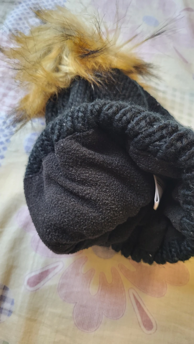 Black Pom Pom Beanie - photo 3