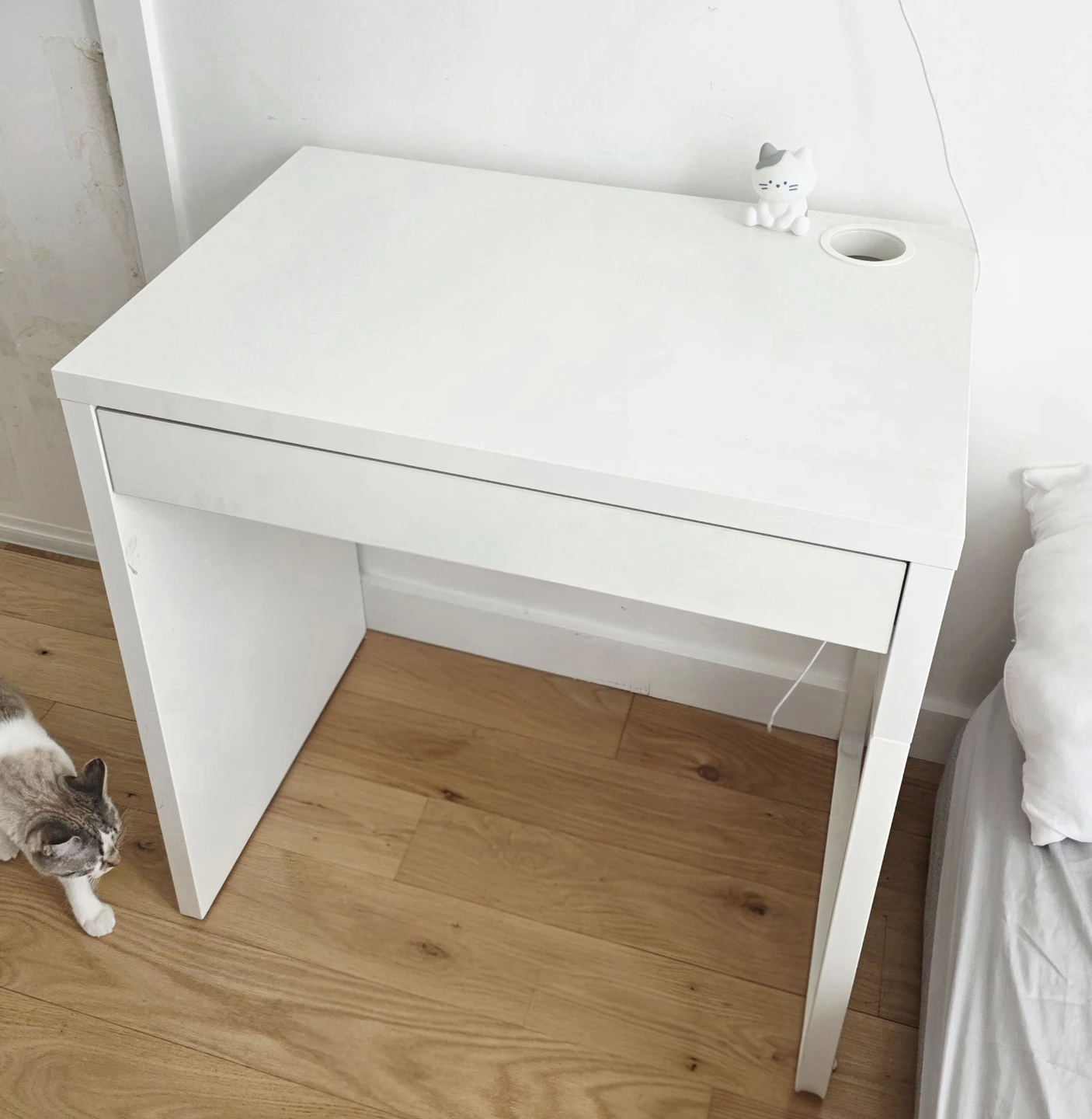 White Desk with Drawer