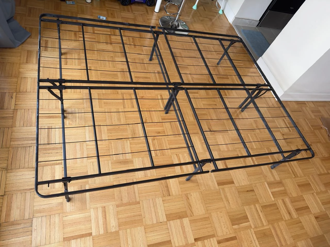 Zinus Queen Deluxe SmartBase 14 Inch Metal Bed Frame - photo 4