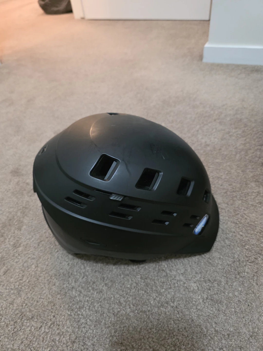 Ski helmet