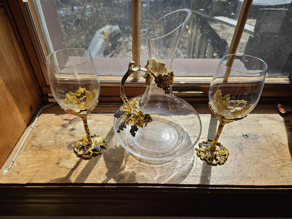 Decorative Wine Decanter and Glasses Set