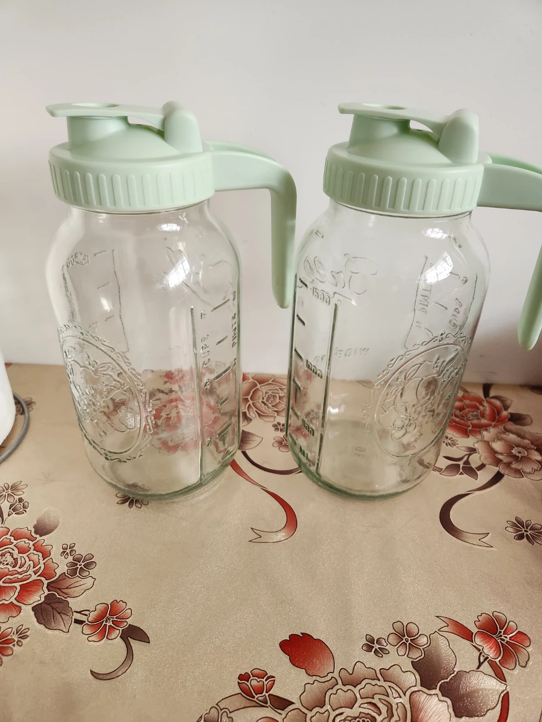 Set of 2 Glass Pitchers with Lids