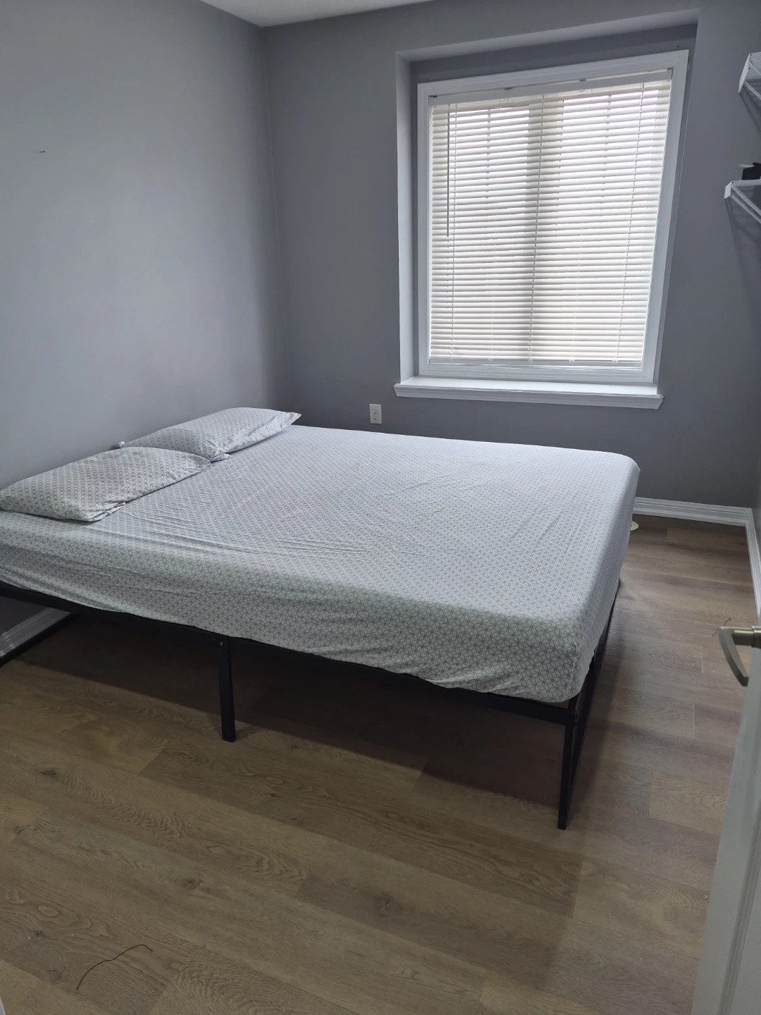 Queen Size Bed Frame with Mattress - photo 2