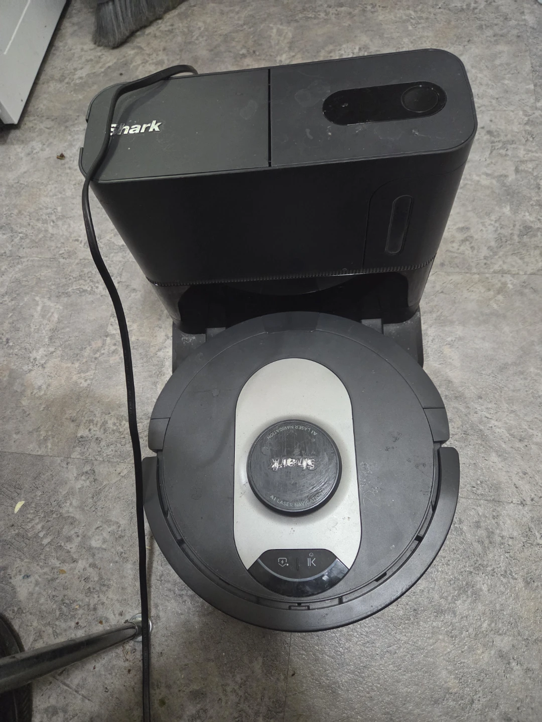 Shark Robot Vacuum with Auto-Empty Dock - photo 2