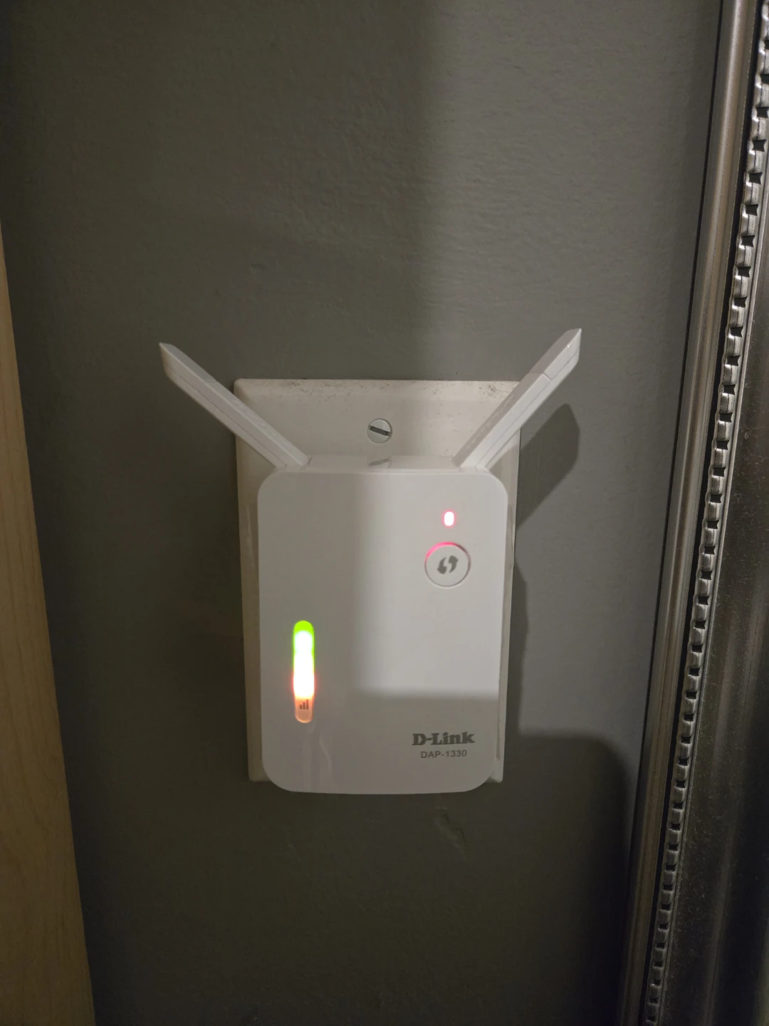 D-Link DAP-1330 N300 Wi-Fi Range Extender - photo 4